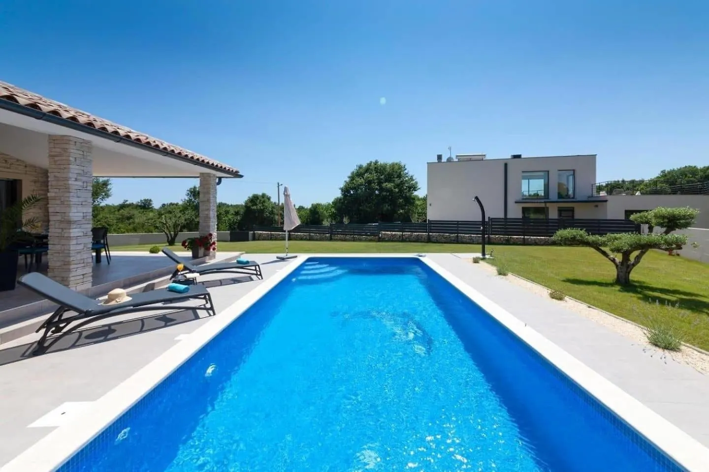 Ferienhaus Mit Privatpool Fuer 6 Personen Ca 110 Qm In Belavici, Istrien Bucht Von Rasa Hreljići 0*,