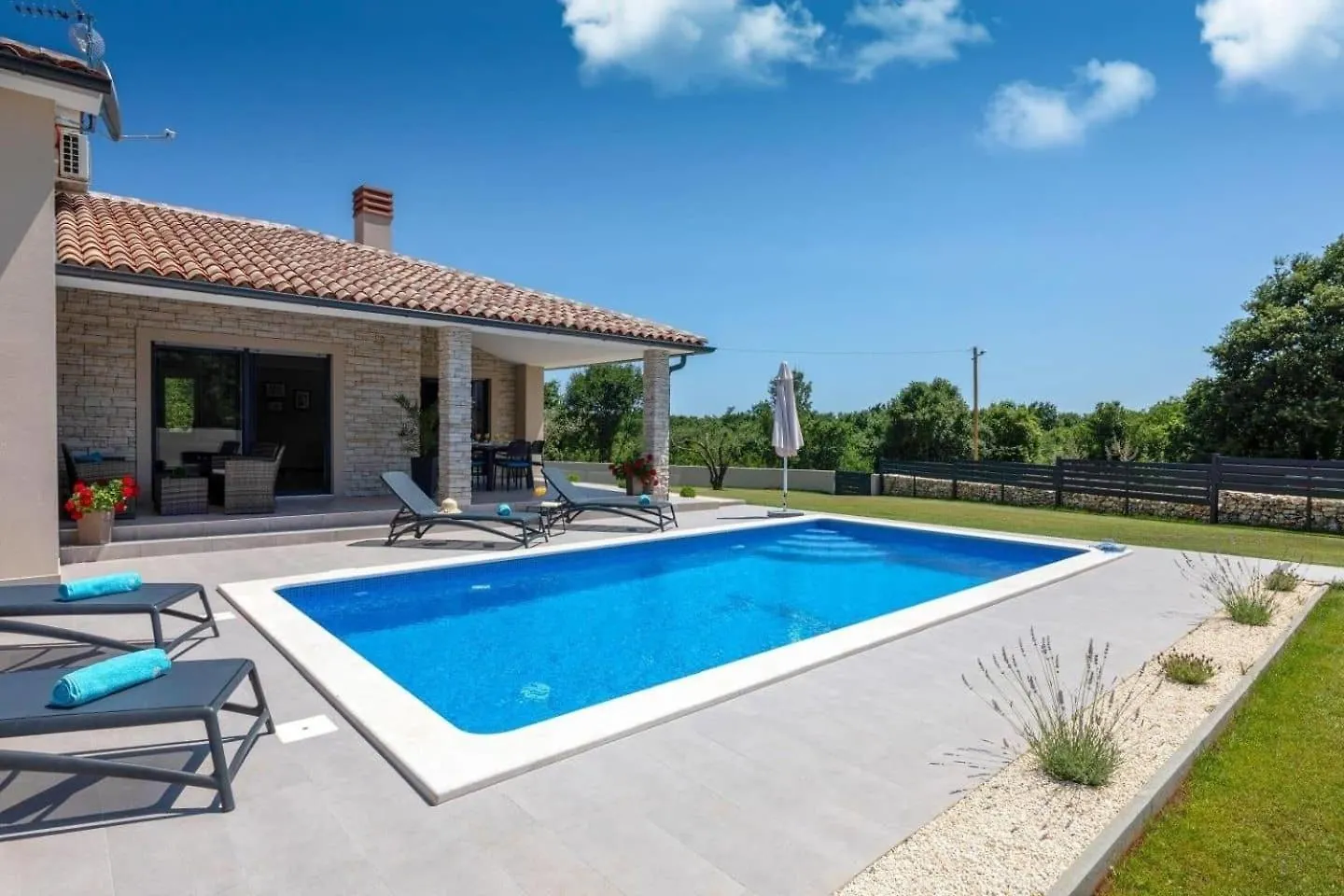 Сasa de vacaciones Ferienhaus Mit Privatpool Fuer 6 Personen Ca 110 Qm In Belavici, Istrien Bucht Von Rasa Hreljići